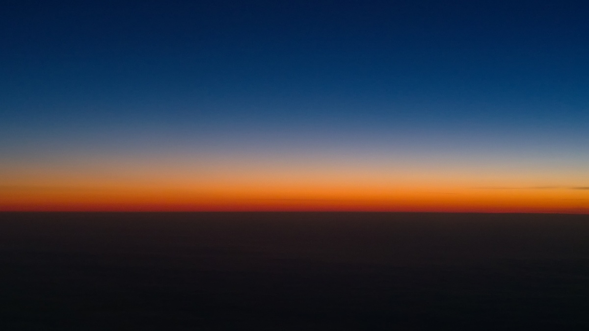 Illaksi kotiin. Sunset seen from a Finnair flight.