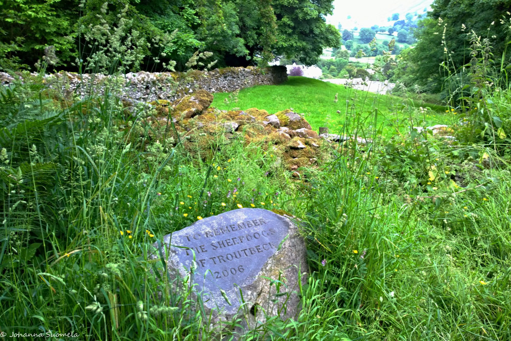 paimenkoirien muistokivi Troutbeckissä