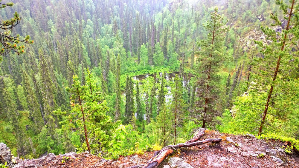 Näkymä Kallioportilta alas erämaahan