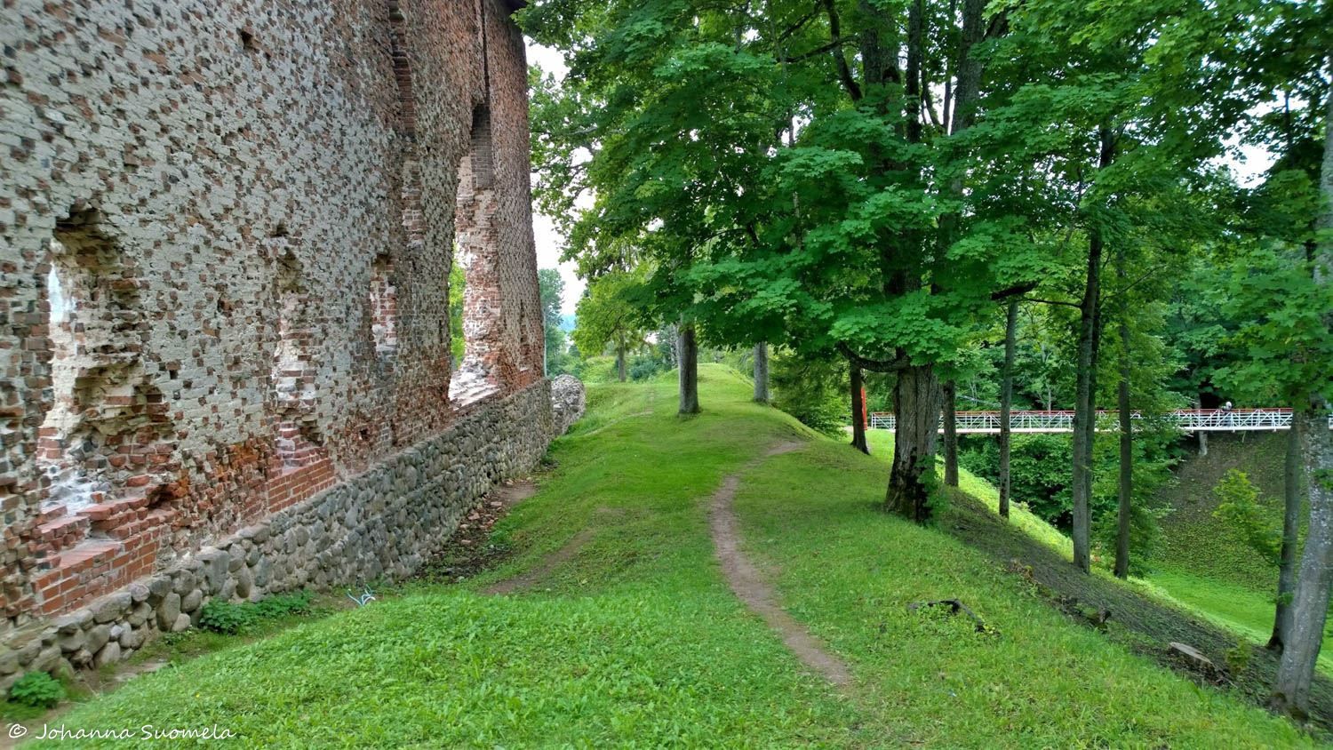 Viljandin ritarilinnan rauniot riippusilta