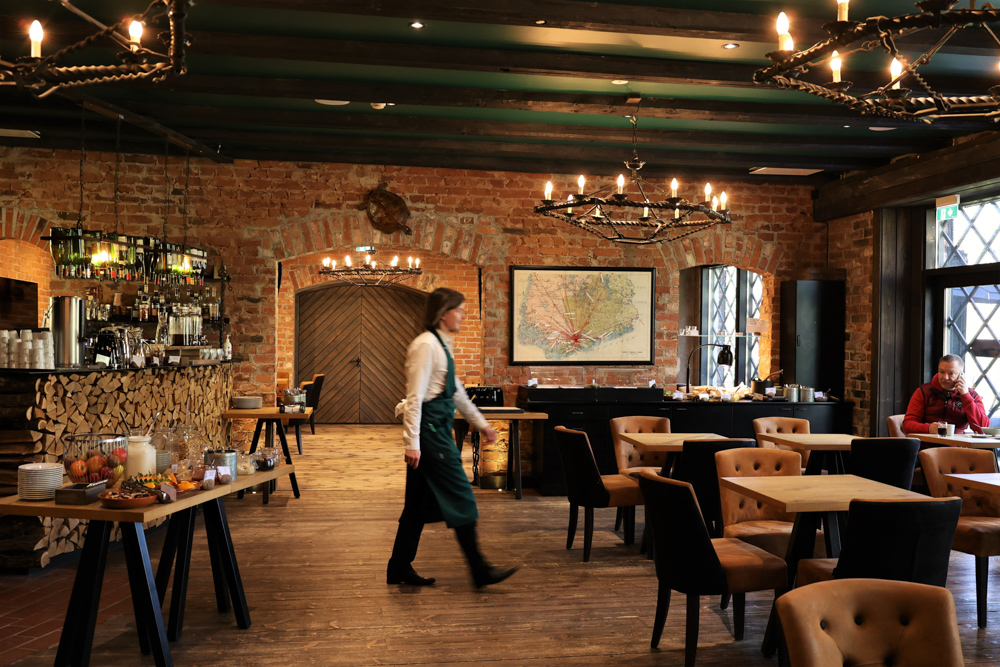 Mustion linnan aamiainen