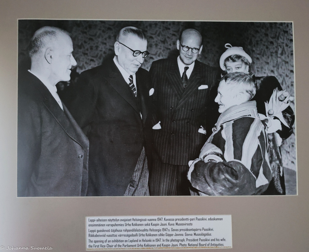 Kaapin Jouni presidentti Paasikiven ja Urho Kekkosen juttusilla.