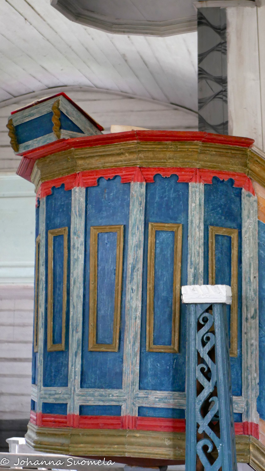 Pielpajärven erämaakirkon saarnastuoli.