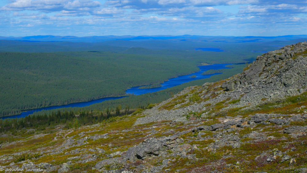 Lemmenjokilaakso Joenkielisen ylärinteeltä kuvattuna.