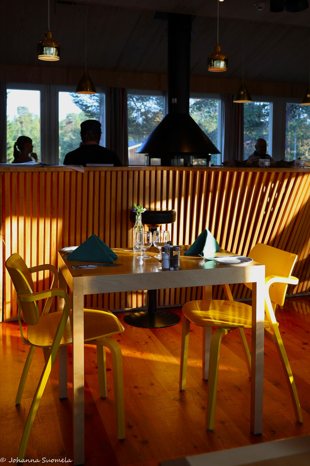 Ravintola Aanaarin klassikkosisustusta ennen remonttia. 