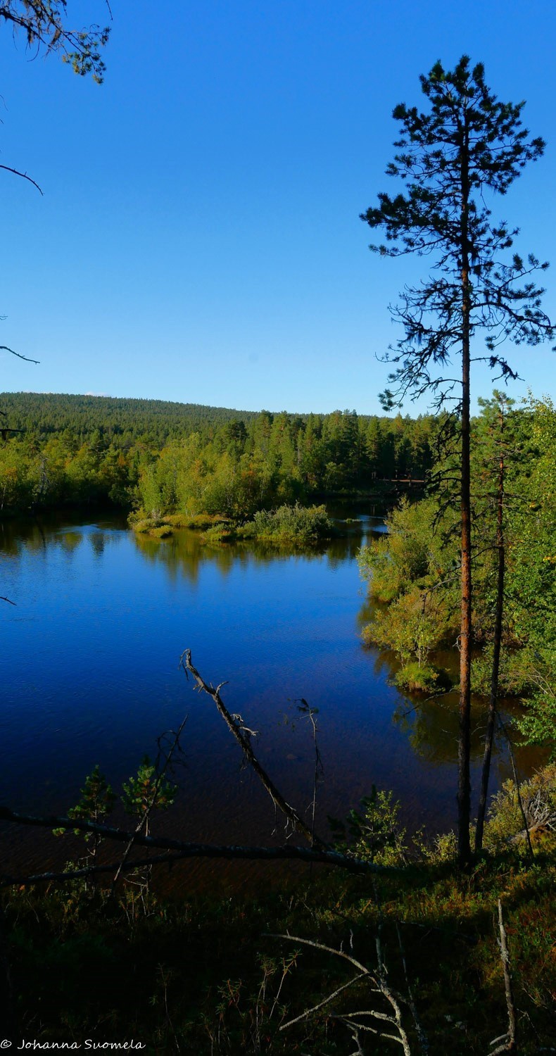 Maisemaa iltavalossa Lemmenjoen Searitnivalta.