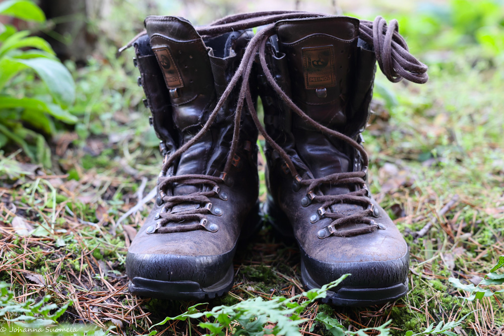 Vaelluskengät ennen uudelleenpohjausta.