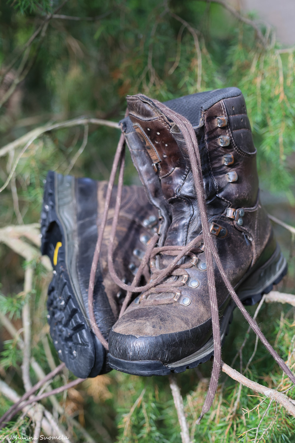 Vaelluskengät ennen uudelleen pohjausta.