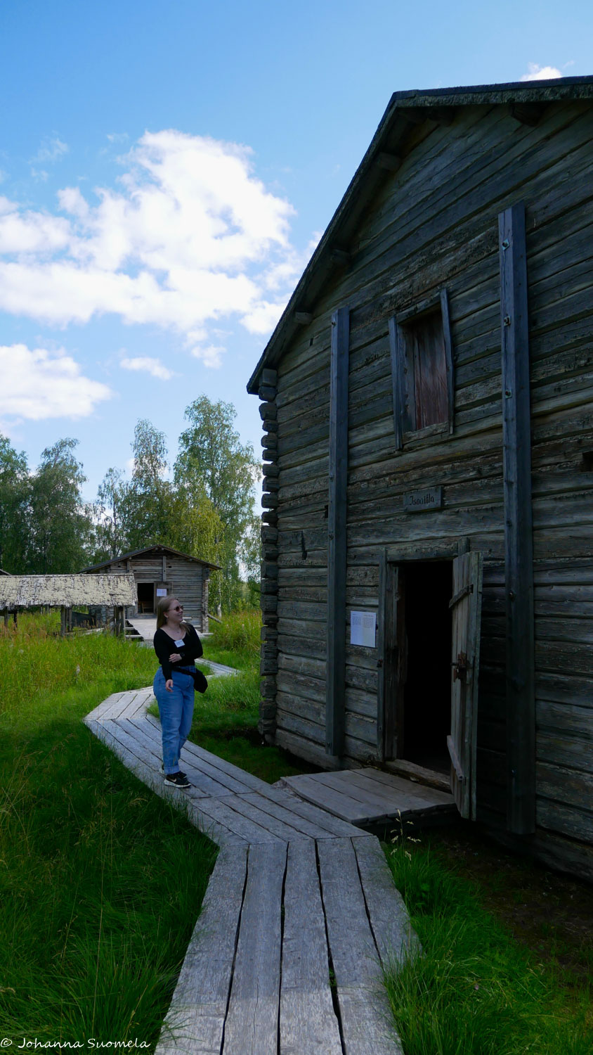 Kuusamon kotiseutumuseo isoaitta