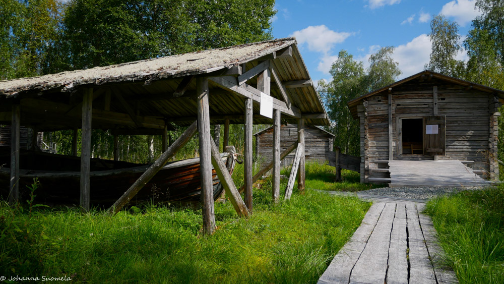 Kuusamon kotiseutumuseo tukkivene